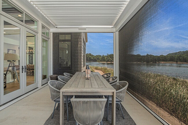 Building Photo - 6736 Saugatuck Bch Rd