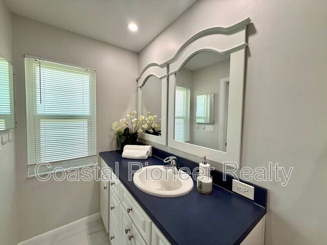 Building Photo - 14903 Imperial Point Dr N