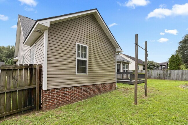Building Photo - Purple Door Home in Raeford