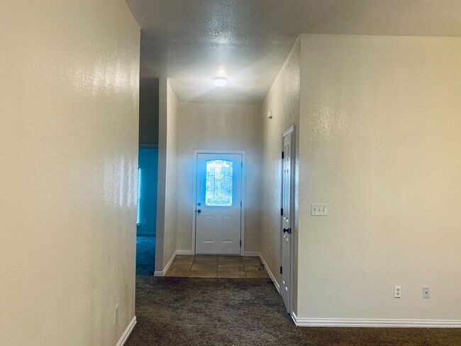 Building Photo - Beautiful 3 bed, 2 bath home in Noble!--12...