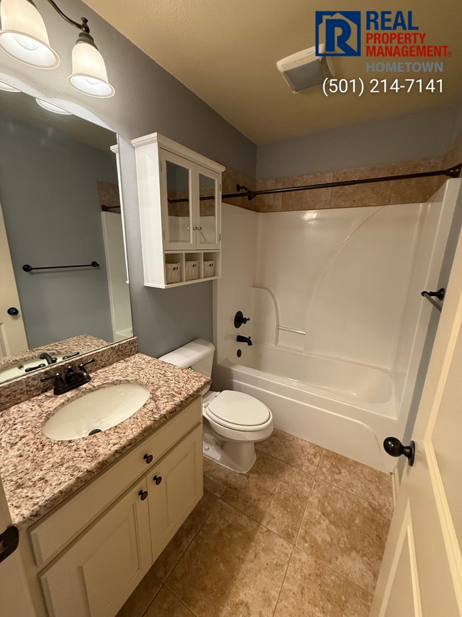 Building Photo - 2232 Ingleside Dr