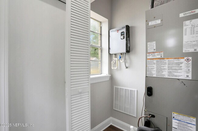 Building Photo - 2578 Haldumar Terrace