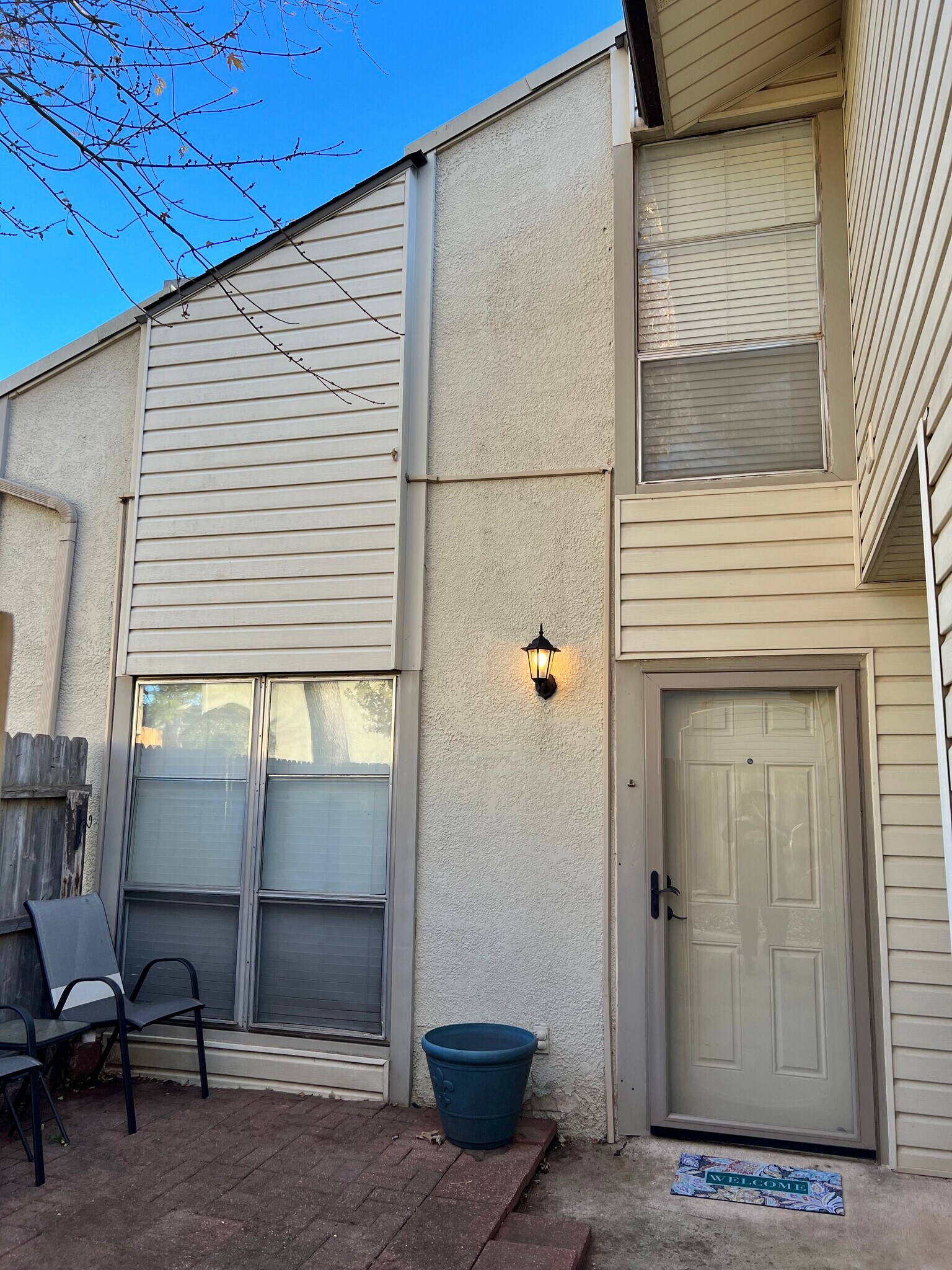 Building Photo - 819 Red Bird Ln