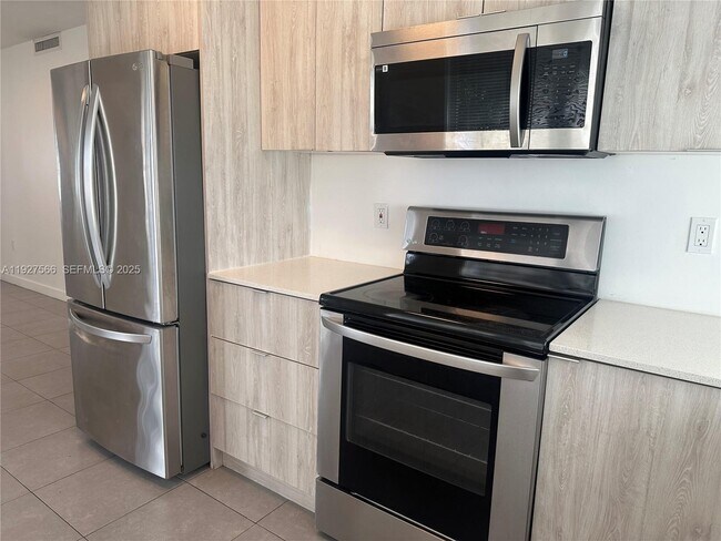 Building Photo - 2206 Simms St