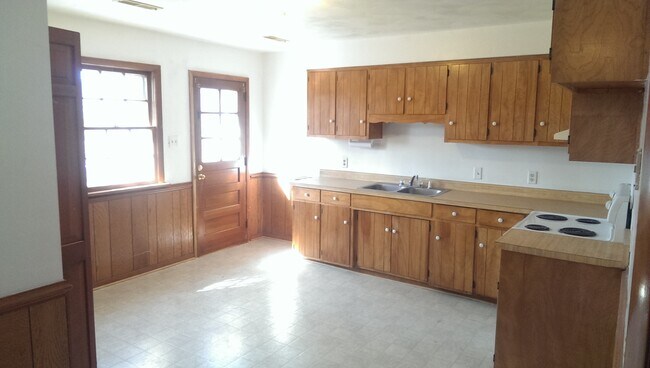 Building Photo - 242-244 Hurdle Dr