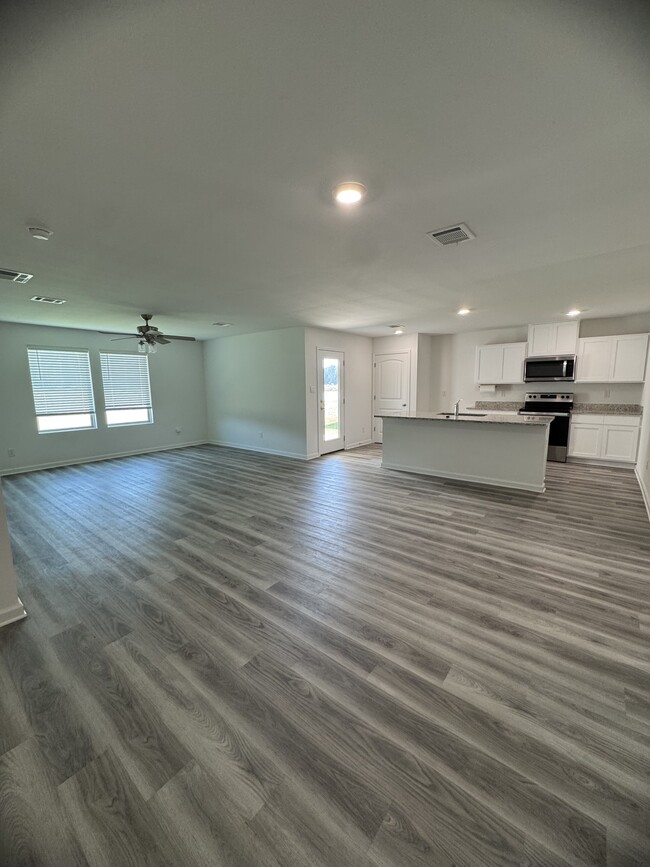 Building Photo - 35487 Grovemont Dr