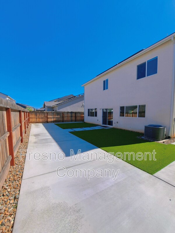 Building Photo - 911 Blue Oak Lane W