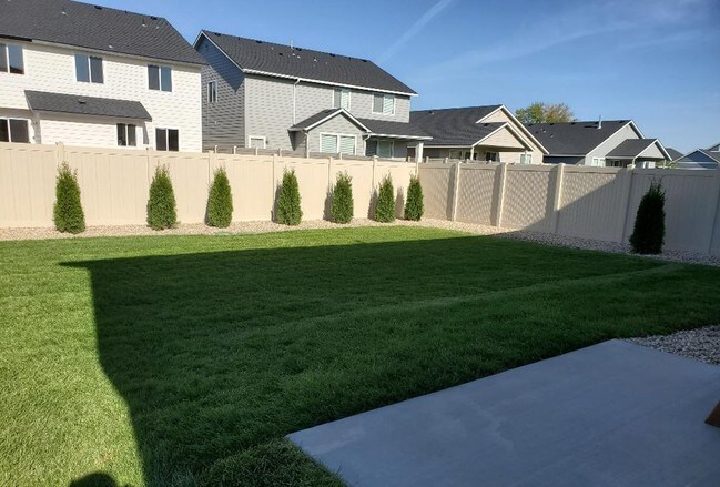 Building Photo - 2121 N Warwick Ave