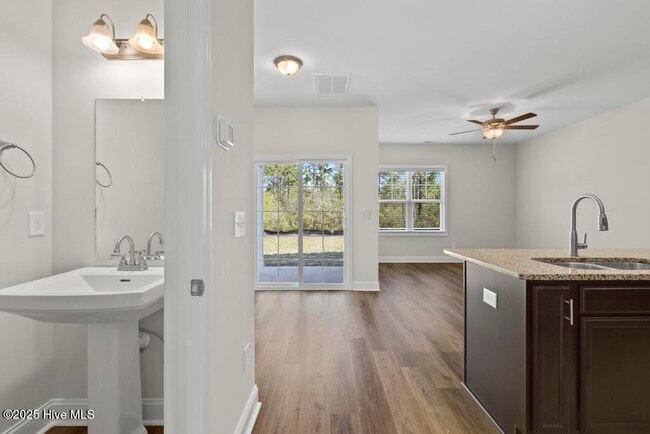 Building Photo - 345 S Stingray Ln