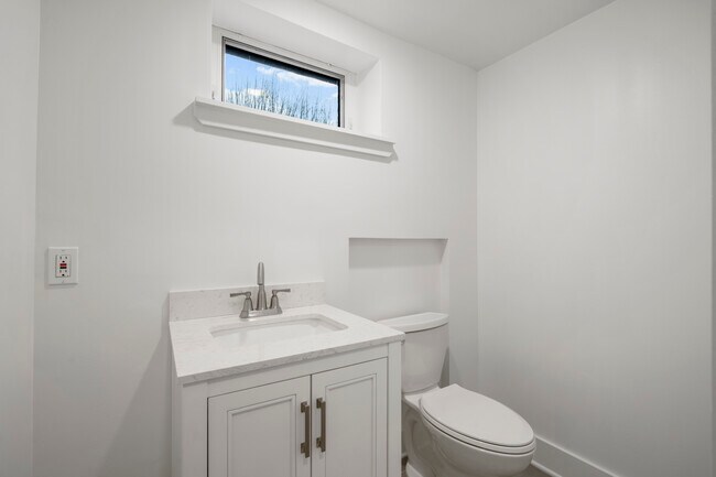 Building Photo - 319 Wagner Ave