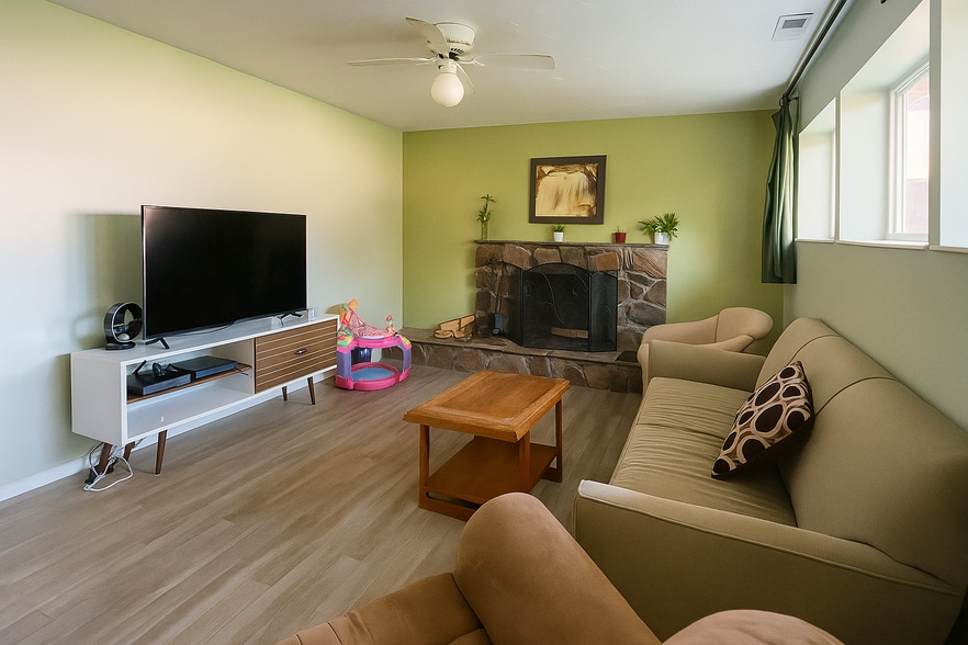 Building Photo - 8240 S Marion View Cir