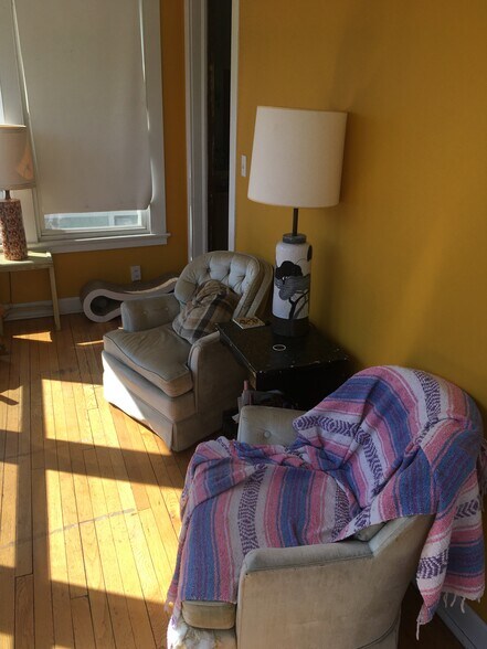 veranda - 266 Willow St