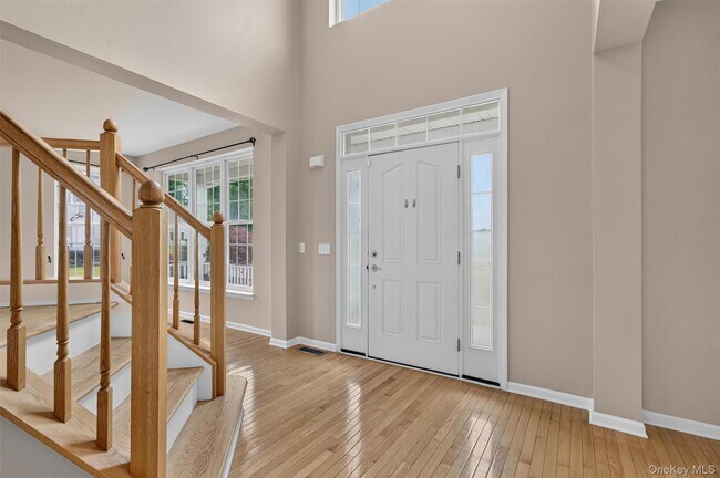 Building Photo - 5 Oldwyck Crescent