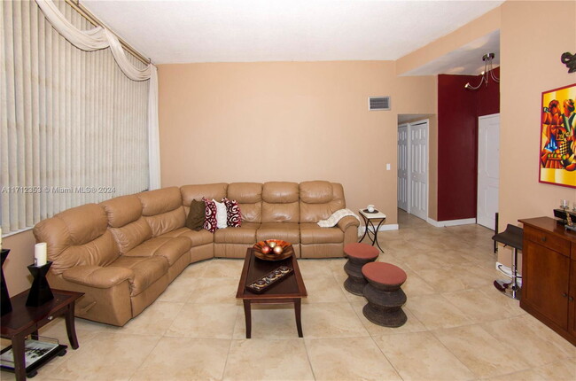 Building Photo - 1301 NE Miami Gardens Dr