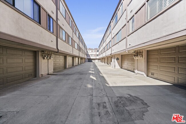 Building Photo - 4640 Glencoe Ave
