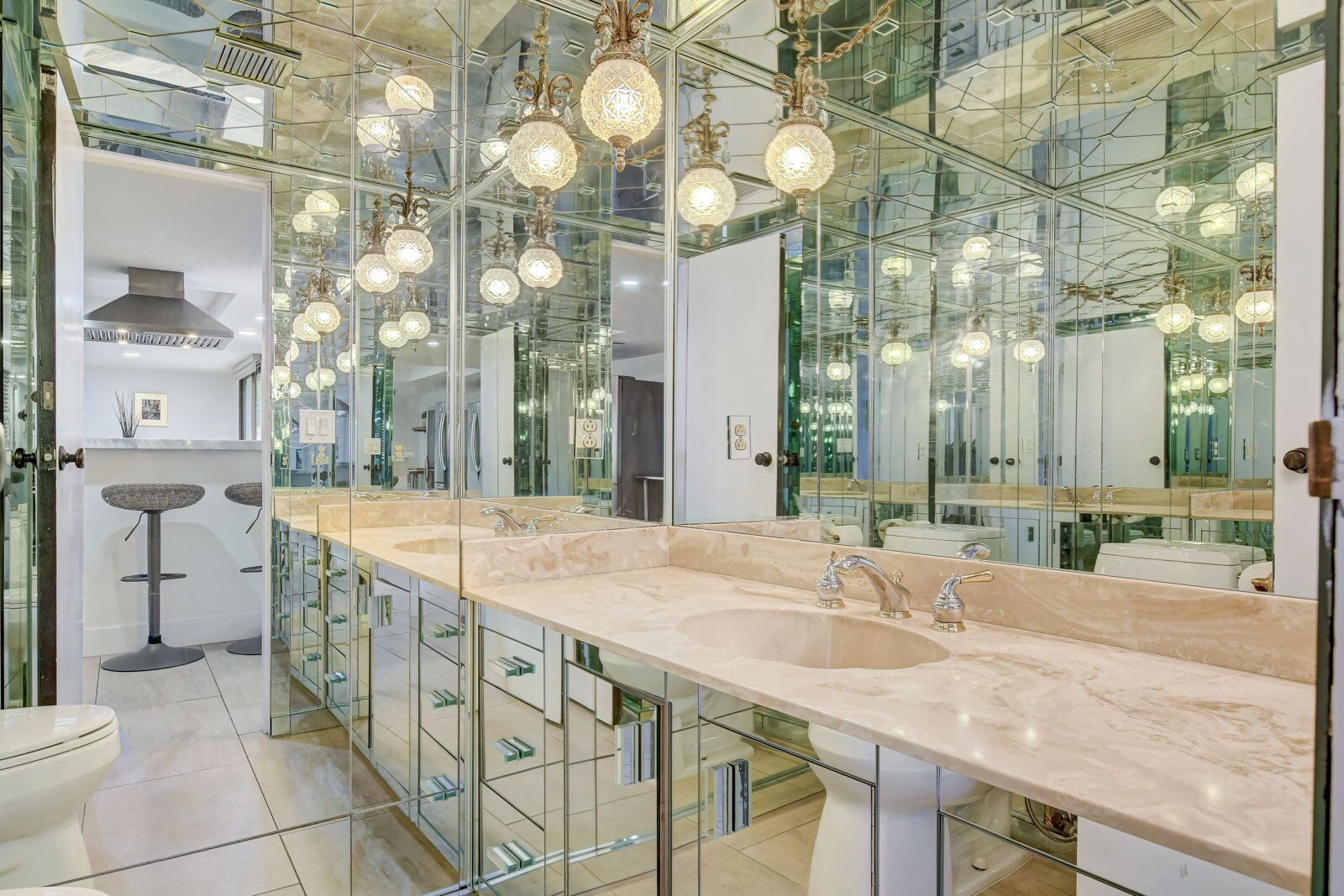 Building Photo - 945 Vegas Valley Dr