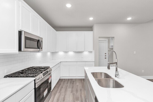 Building Photo - 21019 Bay Vlg Dr