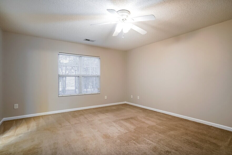 Building Photo - 205 Brookhaven Dr