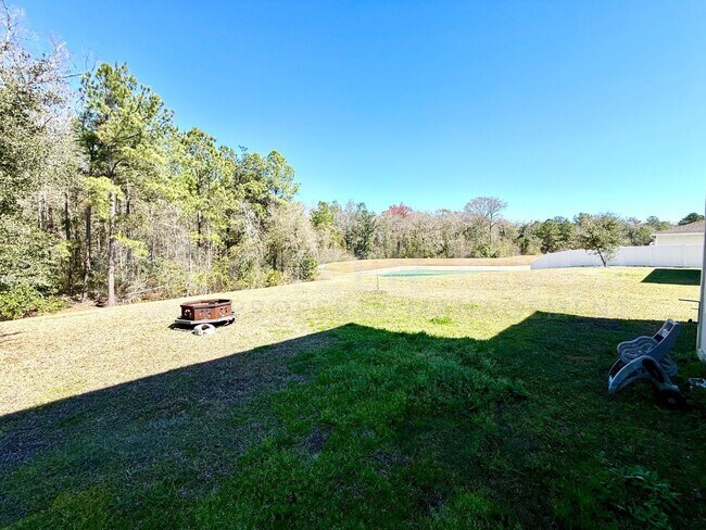 Building Photo - Room to Live, Space to Thrive! Stunning 6BR Home with Solar, Upgrades & Screened Lanai in Macclen...