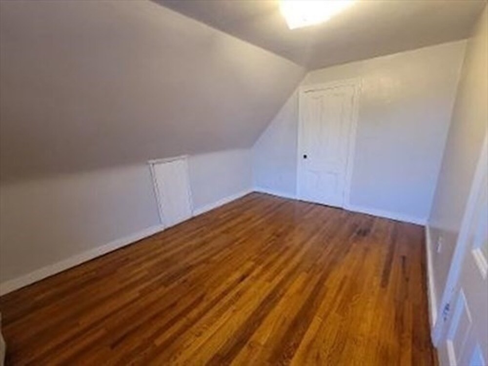 Building Photo - 167 Safford St