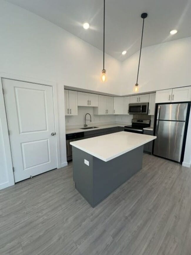 Building Photo - 3870 S 590 E