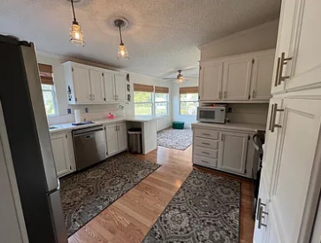 Building Photo - Deluxe Foxwood Farms Manufactored Home on Extra Large Lot
