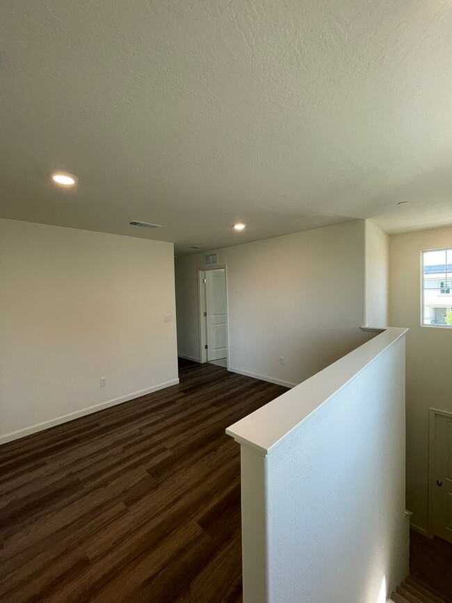 Building Photo - Beautiful New Home – Ready for Immediate M...