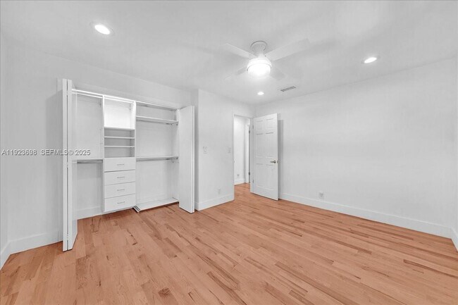 Building Photo - 348 Palm St