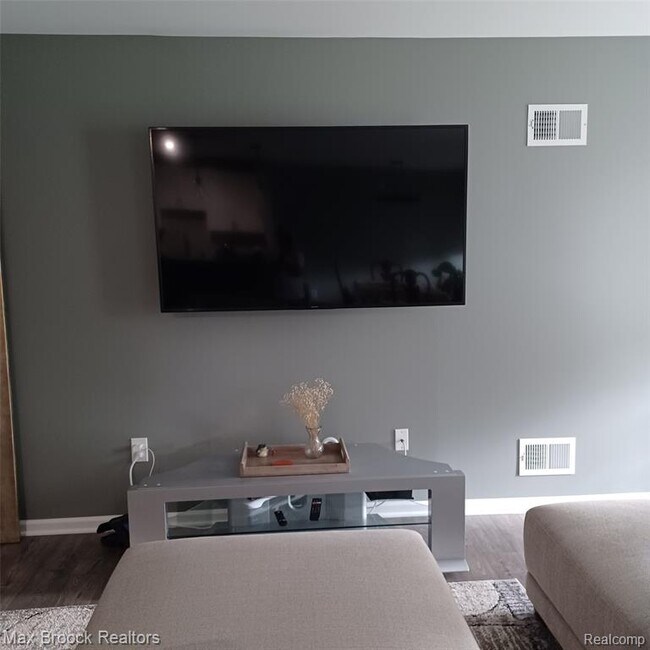 Building Photo - 31045 Pheasant Run St