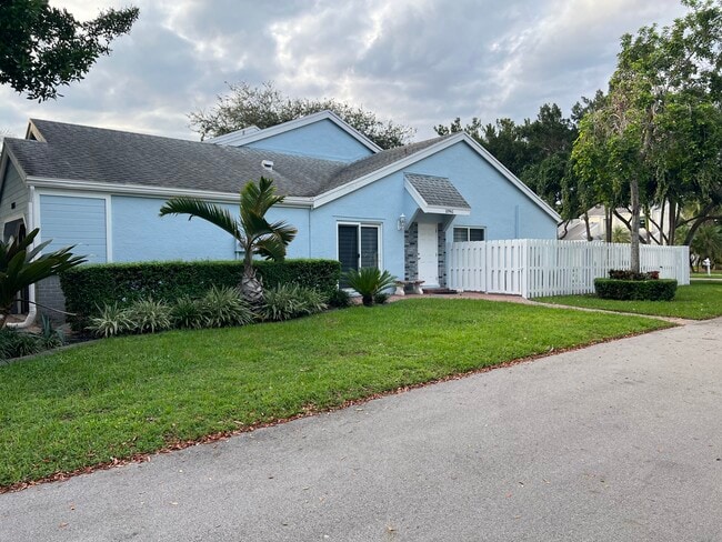 Building Photo - 10961 SW 11th Pl