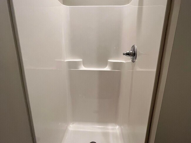 Building Photo - 367 Hillview Mls Blvd