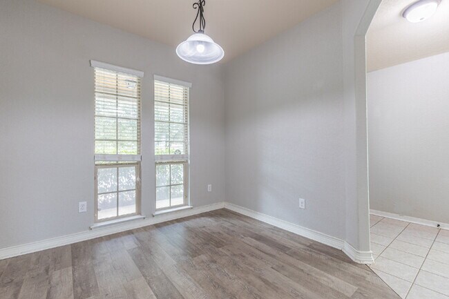 Building Photo - 5815 Southern Knoll