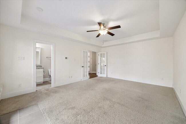Building Photo - 1704 Oak Leaf Pass Dr
