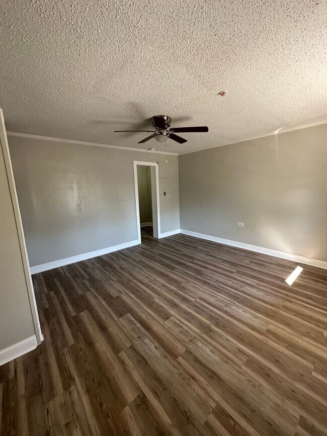 Primary Photo - Remodeled One Bedroom Apartment In Corinth...