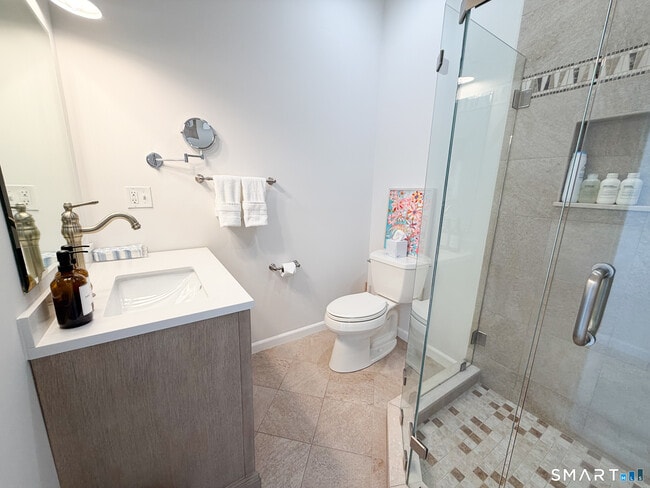 Building Photo - 18 Field Ct