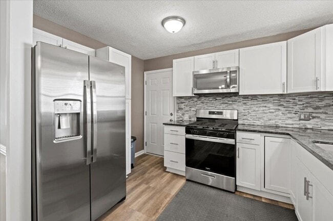 Building Photo - 2113 Pamela Dr