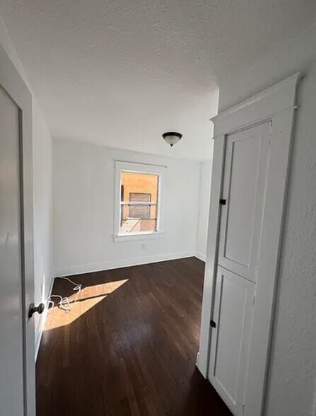 Building Photo - 1620 N Ave 45