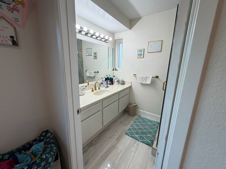 Building Photo - 1490 Sierra Madre Dr