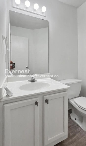 Building Photo - 8114 N Lawn Ave