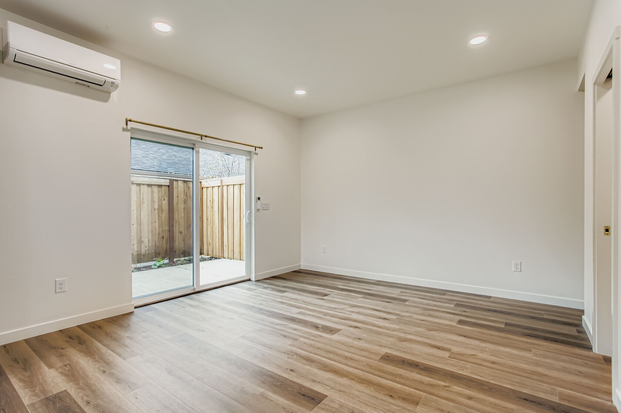 Building Photo - 4475 SE 28th Pl