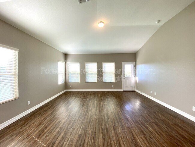 Building Photo - 1206 Ranch Falls