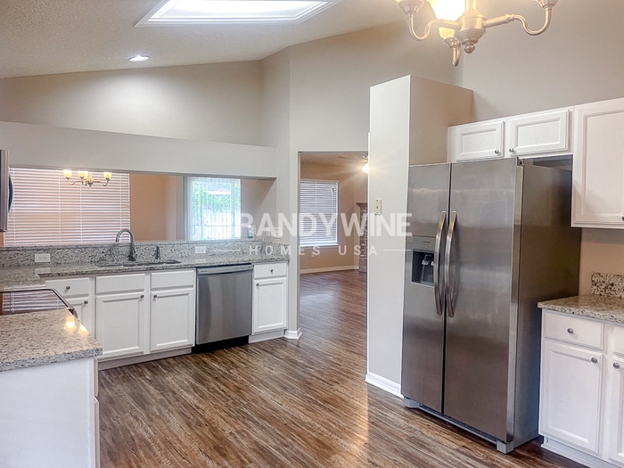 Building Photo - 8126 Fieldside Dr W