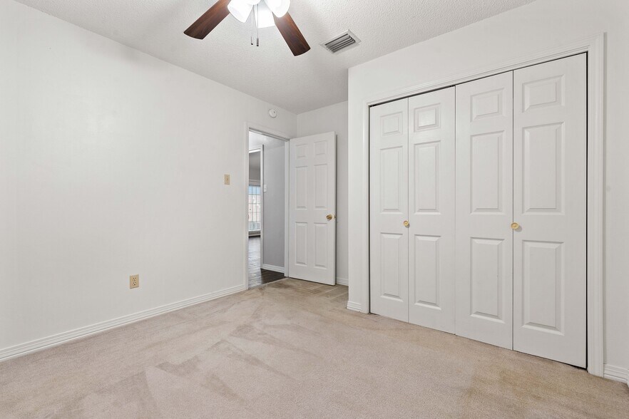 Building Photo - 6355 Burnham Wood Pl