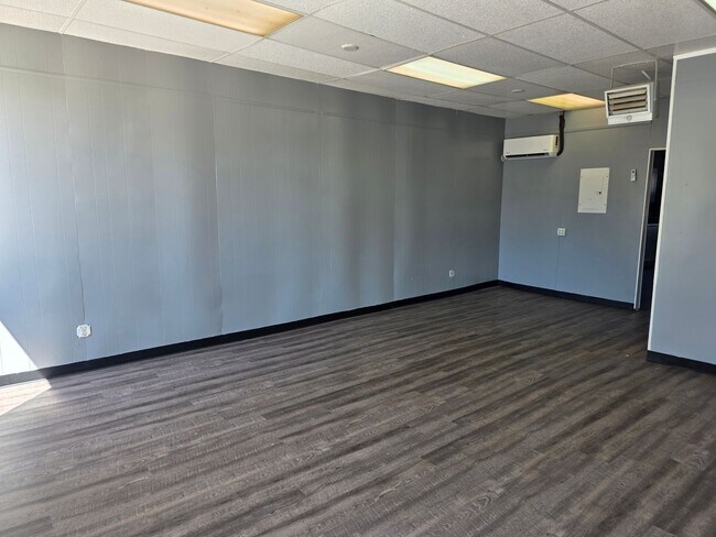 Building Photo - 105 W Emeline St