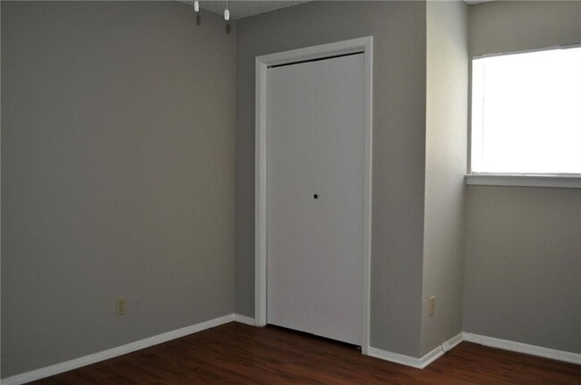 Building Photo - 8904 Curlew Dr