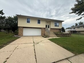 Building Photo - 613 Newberry Dr