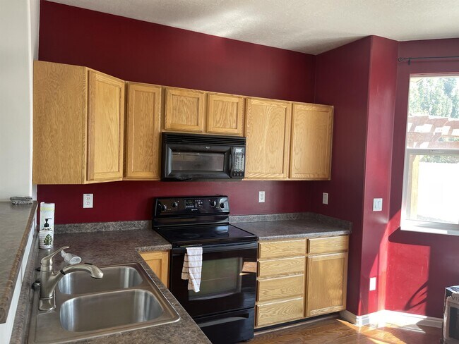 Building Photo - 754 N Bradford Dr