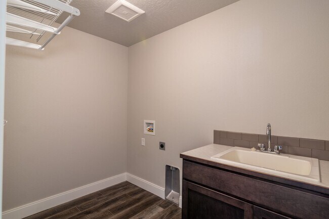 Building Photo - 3 Bed 2 Bath Single Level Morning Side Val...