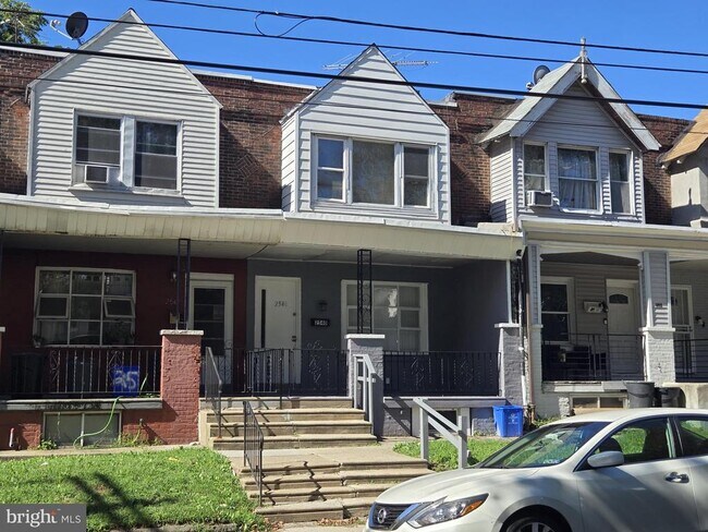 Building Photo - 2540 S 61st St