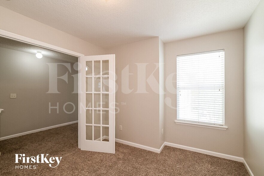 Building Photo - 2326 Red Moon Dr